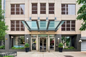 1035 N Dearborn St, Unit 21PH in Chicago, IL - Building Photo - Building Photo