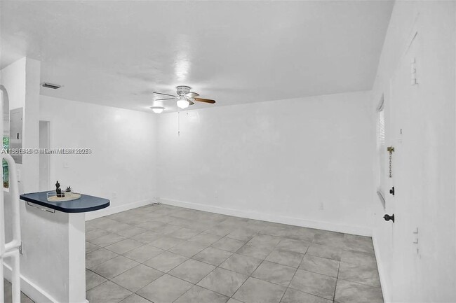 property at 1860 Venice Park Dr