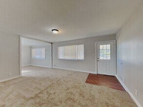 7 Lucas St in Whitestown, IN - Building Photo - Building Photo