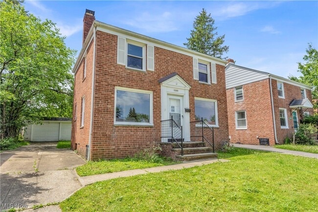 18400 Waterbury Ave in Maple Heights, OH - Building Photo - Building Photo
