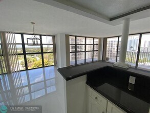 400 Leslie Dr in Hallandale Beach, FL - Building Photo - Building Photo