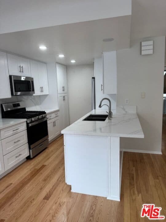 13322 Maxella Ave in Marina Del Rey, CA - Building Photo - Building Photo