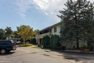 Legion Court in Wauconda, IL - Building Photo