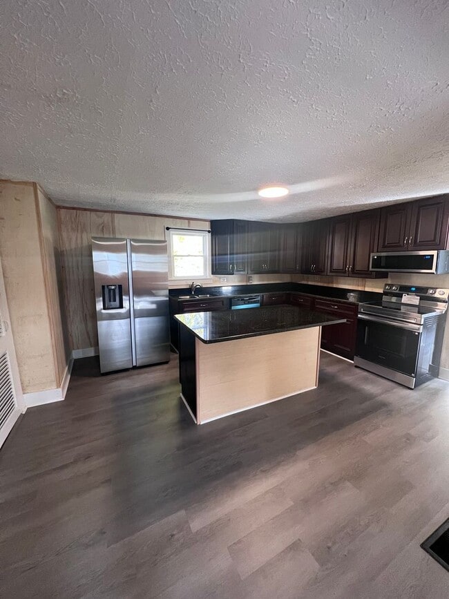 46 N Main St in North Hampton, OH - Building Photo - Building Photo