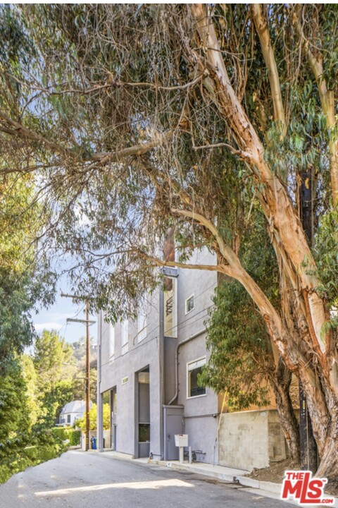 1857 N Beverly Dr in Beverly Hills, CA - Building Photo