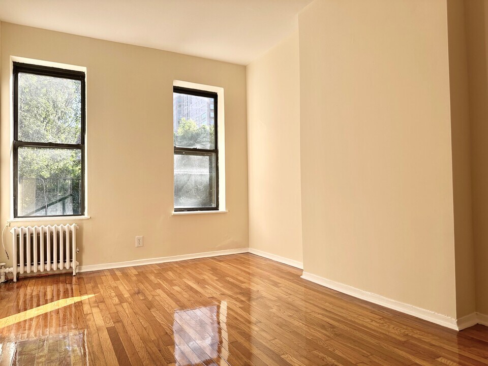 414 E 83rd St in New York, NY - Building Photo