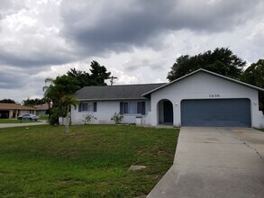 1436 SE 33rd Terrace in Cape Coral, FL - Building Photo - Building Photo