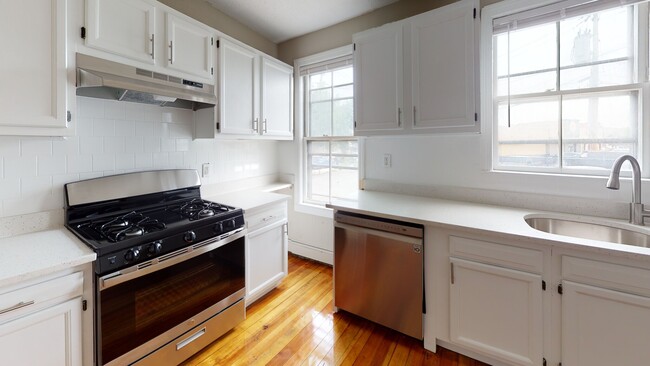 280 McGrath Hwy, Unit #1 in Somerville, MA - Building Photo - Building Photo
