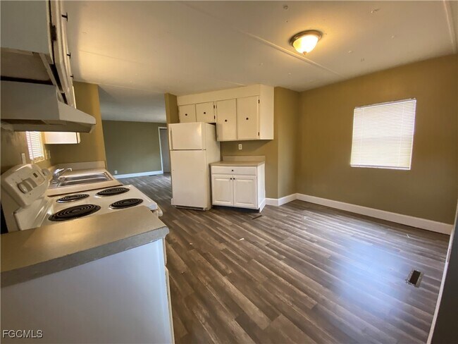 349 State St in North Fort Myers, FL - Building Photo - Building Photo