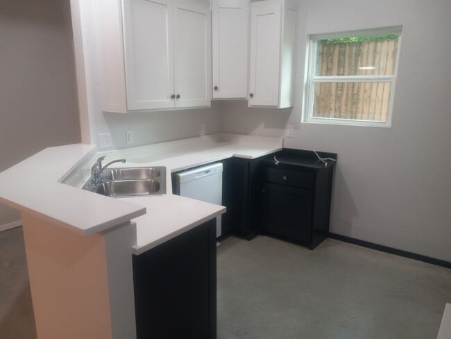 221 San Angelo Ave, Unit 221 B SA