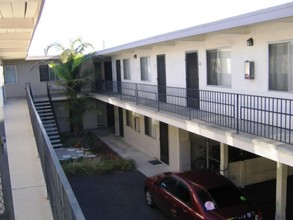 Vista View in San Diego, CA - Foto de edificio - Building Photo