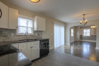 807 S Fairview Ave in Independence, MO - Building Photo - Building Photo