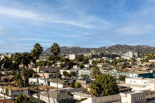 The Hummingbird LA in Los Angeles, CA - Foto de edificio - Building Photo