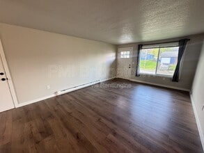 4081 N Attu St in Portland, OR - Building Photo - Building Photo