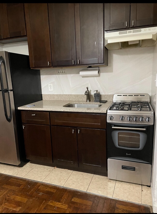 3415 74th St, Unit SB in Jackson Heights, NY - Building Photo - Building Photo