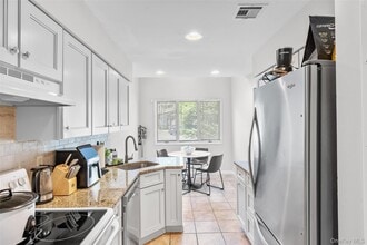 25 Jeremy Cir in Nesconset, NY - Building Photo - Building Photo