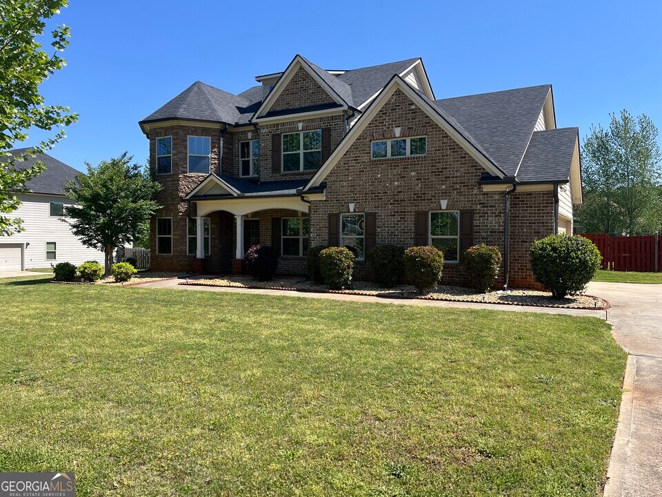 9081 Dawes Crossing in Mcdonough, GA - Building Photo