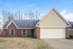 8274 Park Pike in Southaven, MS - Building Photo