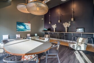 Huntington Breakers in Huntington Beach, CA - Foto de edificio - Building Photo