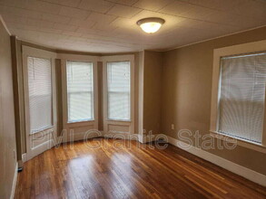 61 Kinsley St in Nashua, NH - Building Photo - Building Photo