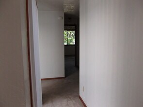 1674 SE Queenborough St in McMinnville, OR - Building Photo - Building Photo