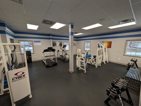 Royal Ledges at Hyde Park in Hyde Park, NY - Building Photo - Building Photo