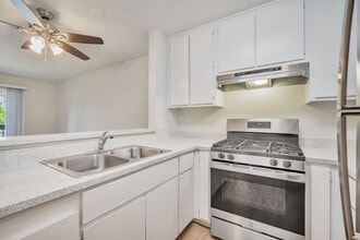 Country Club Village in Rohnert Park, CA - Building Photo - Building Photo