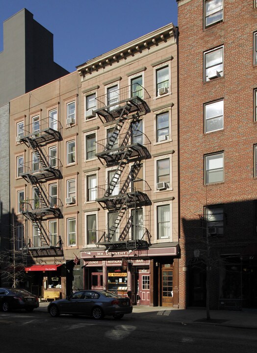 63 Carmine St in New York, NY - Building Photo