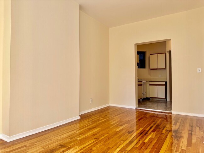 414 E 83rd St in New York, NY - Building Photo - Building Photo