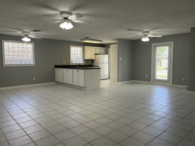 828 Libra Ln in Kenner, LA - Building Photo - Building Photo