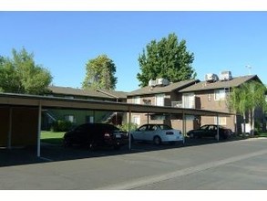 Laurel Canyon Apartments in Fresno, CA - Building Photo - Building Photo