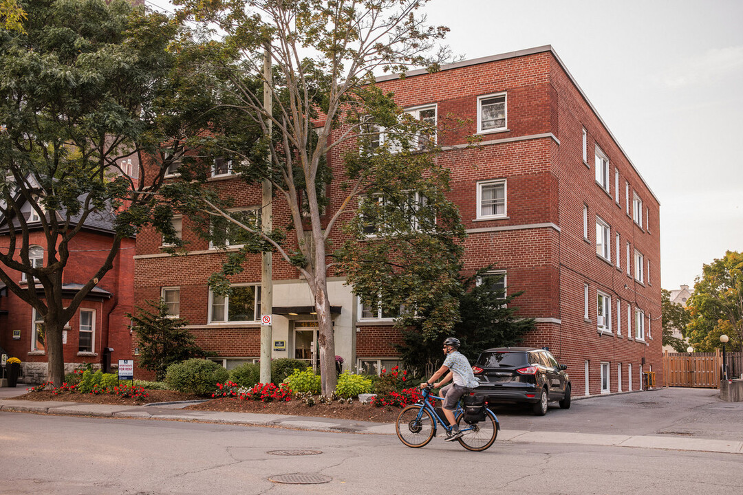 45 Somerset in Ottawa, ON - Foto de edificio