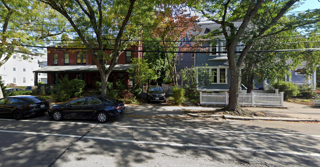 158 Cypress St, Unit 4 in Brookline, MA - Building Photo - Building Photo