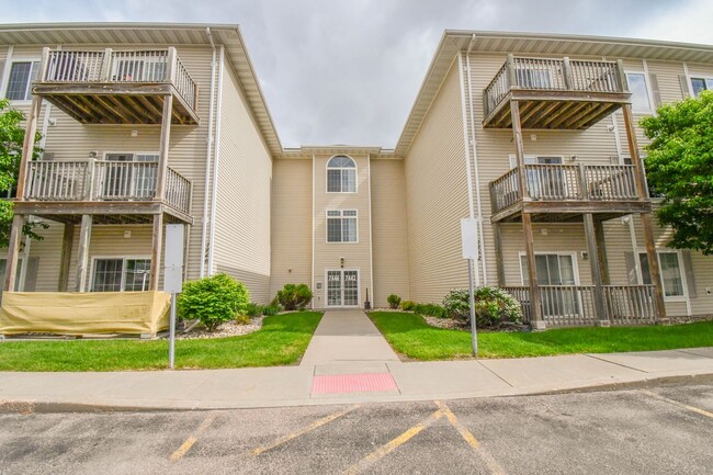 7438 S Louise Ave in Sioux Falls, SD - Building Photo - Building Photo