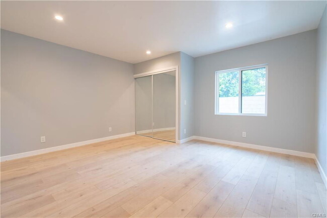 20239 Hartland St in Los Angeles, CA - Building Photo - Building Photo