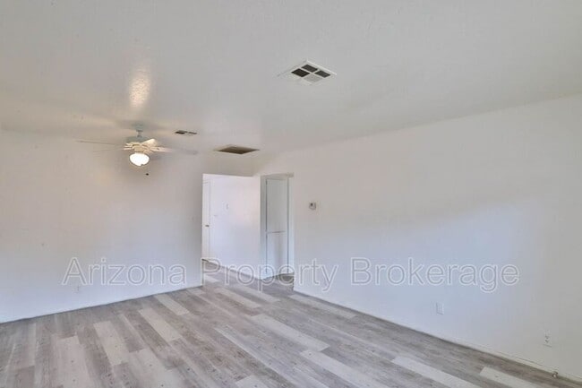 property at 1702 W Vogel Ave