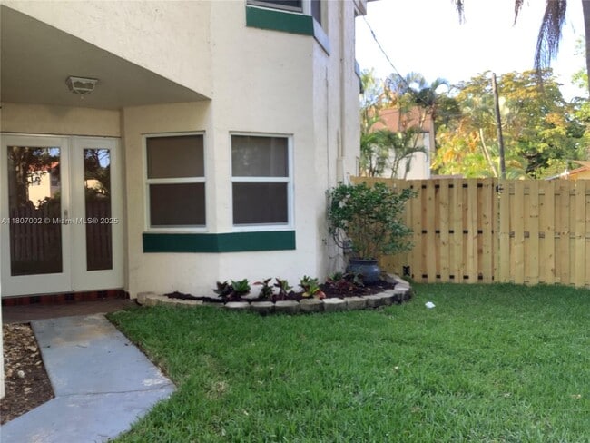 3581 Simms St in Hollywood, FL - Building Photo - Building Photo