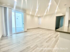 4849 Oakwood Ave, Unit 401 in Los Angeles, CA - Building Photo - Building Photo