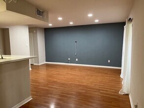 8227 Kingsbrook Rd in Houston, TX - Building Photo - Building Photo