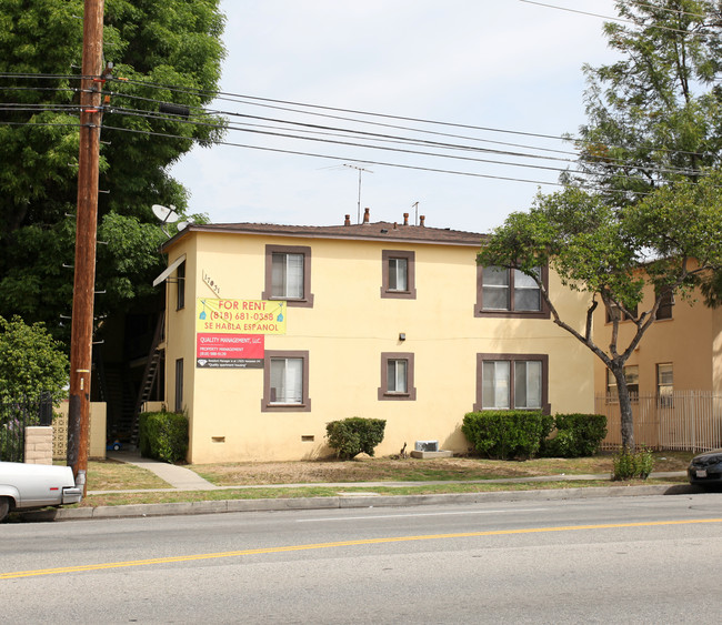 17031 Vanowen St in Van Nuys, CA - Building Photo - Building Photo