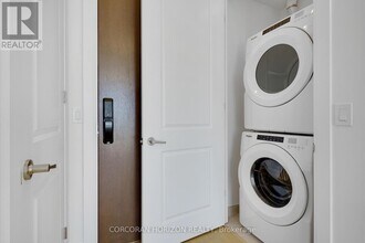 3240 William Coltson Ave in Oakville, ON - Building Photo - Building Photo