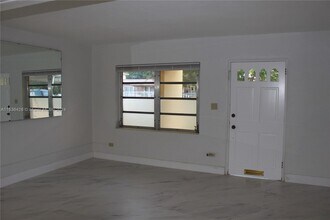 971 E 18th St, Unit 1 in Hialeah, FL - Building Photo - Building Photo