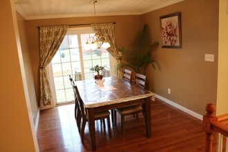 7805 Howard St, Unit BR#4 in Manassas, VA - Foto de edificio - Building Photo