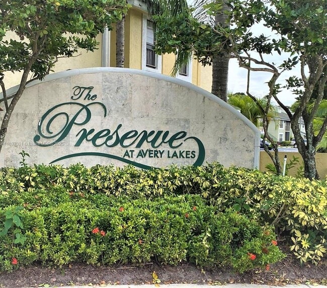 3992 NW 87th Ave in Sunrise, FL - Building Photo - Building Photo
