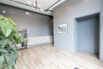 2222 W Diversey Ave in Chicago, IL - Building Photo - Building Photo