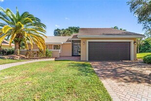 21344 Escondido Way E in Boca Raton, FL - Building Photo