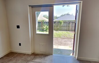 5545 New Cambridge Rd in Orlando, FL - Foto de edificio - Building Photo