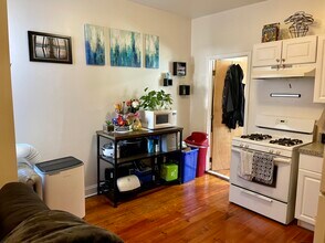 2119 S 16th St, Unit 2nd floor in Philadelphia, PA - Building Photo - Building Photo