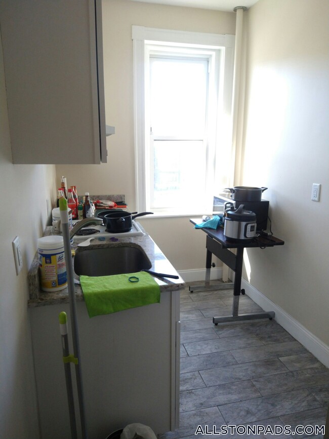 1197 Commonwealth Ave in Boston, MA - Building Photo - Building Photo