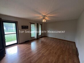 747 High Rd in Norwalk, IA - Building Photo - Building Photo